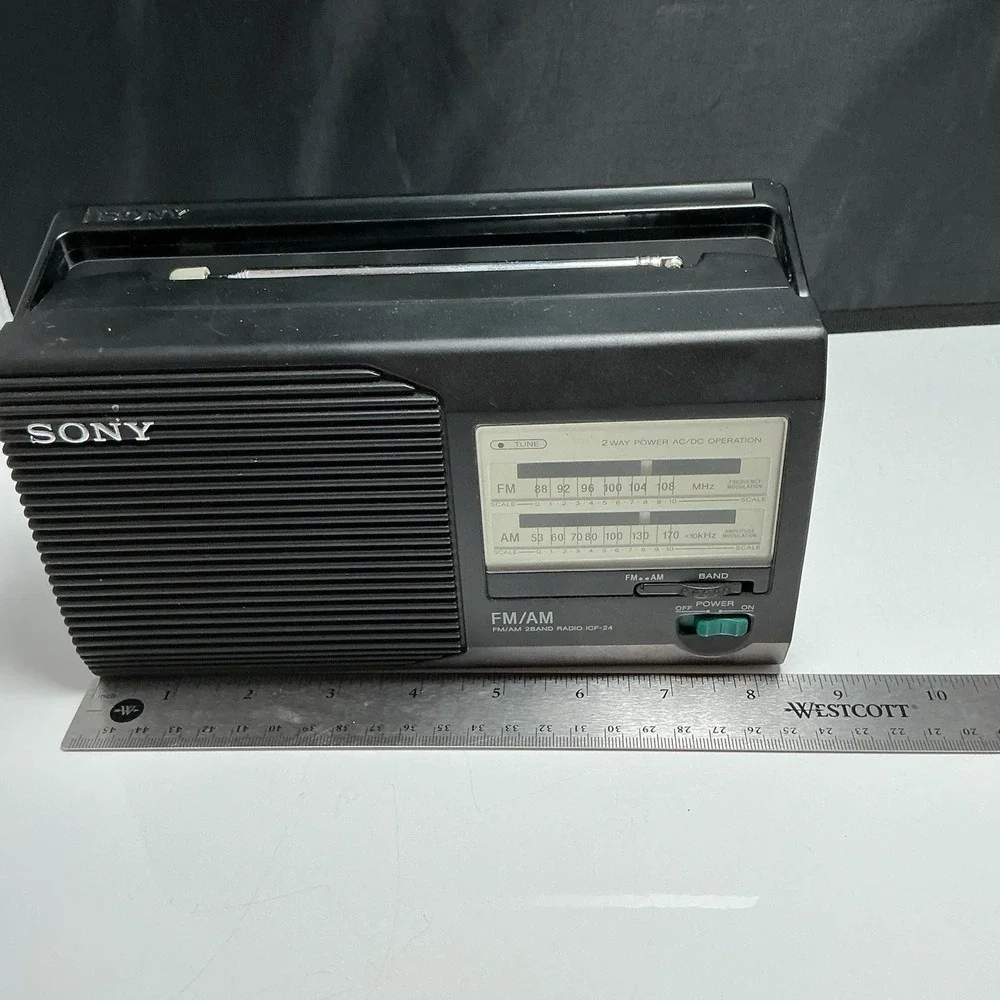 Vintage Sony FM/AM 2 BAND Radio ICF-24 Portable 4 AA Batteries or Power Cord